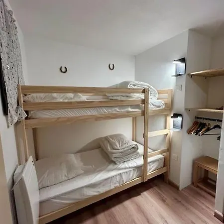 3p En Duplex A Isola 2000, 6-8 Personnes Apartment *